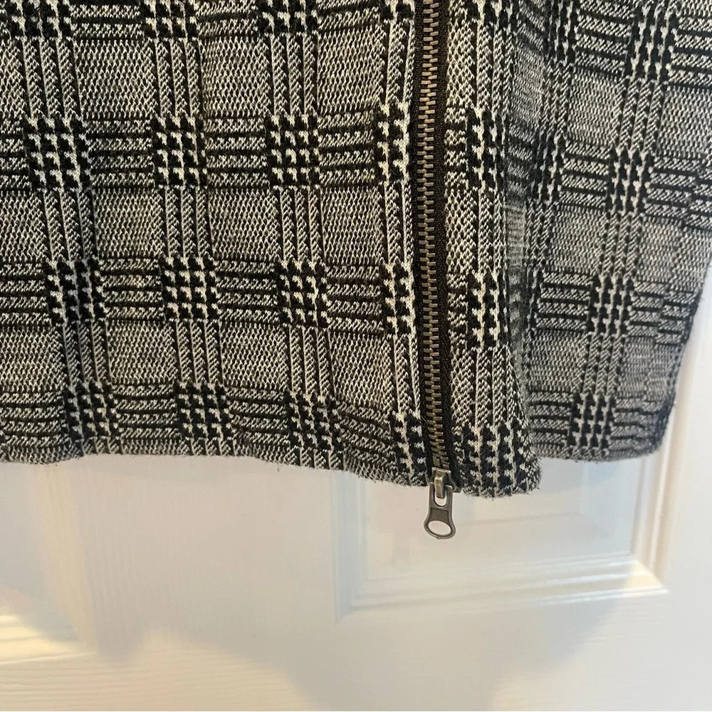 Debbie Schuchat Plaid Knit Accent Zipper Black and White Pencil Skirt Sz 4 - Picture 3 of 8